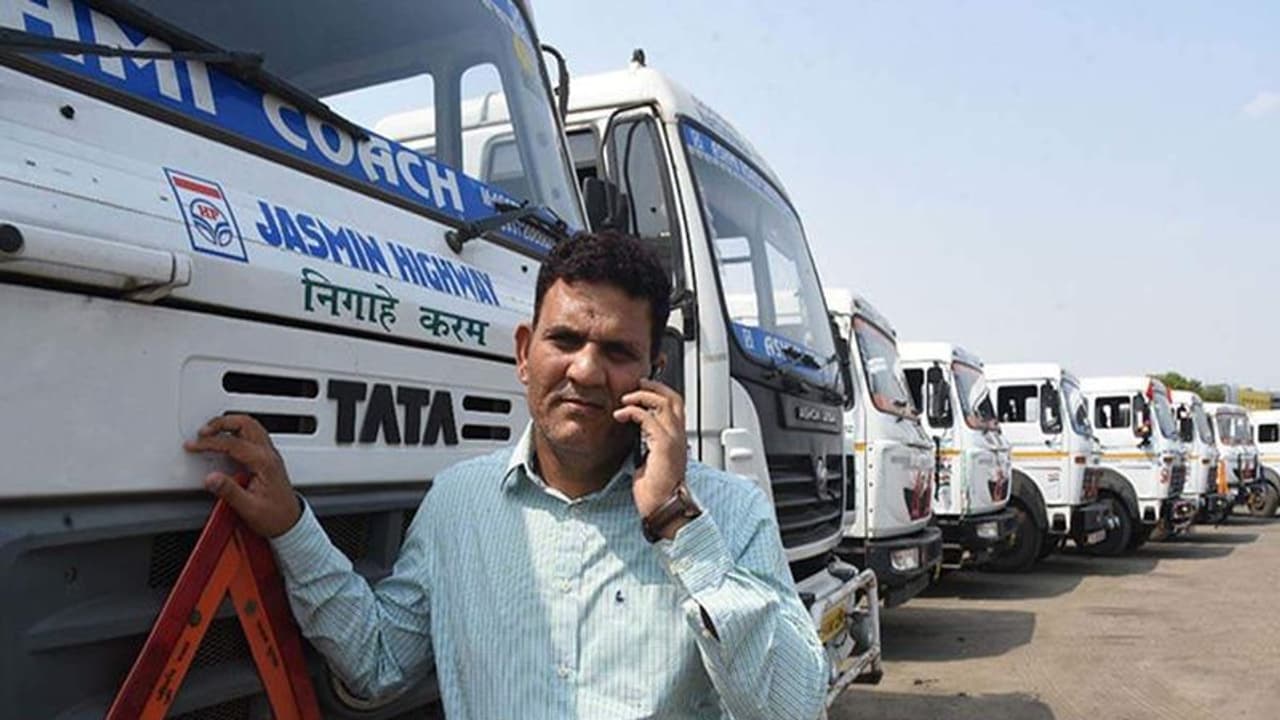 പ്രാണവായു കിട്ടാതെ പിടയുന്നവര്ക്കായി ഒരു കോടിയുടെ ഓക്സിജന് 'സക്കാത്ത്' പ്രാണവായു കിട്ടാതെ പിടയുന്നവര്ക്കായി ഒരു കോടിയുടെ ഓക്സിജന് 'സക്കാത്ത്'