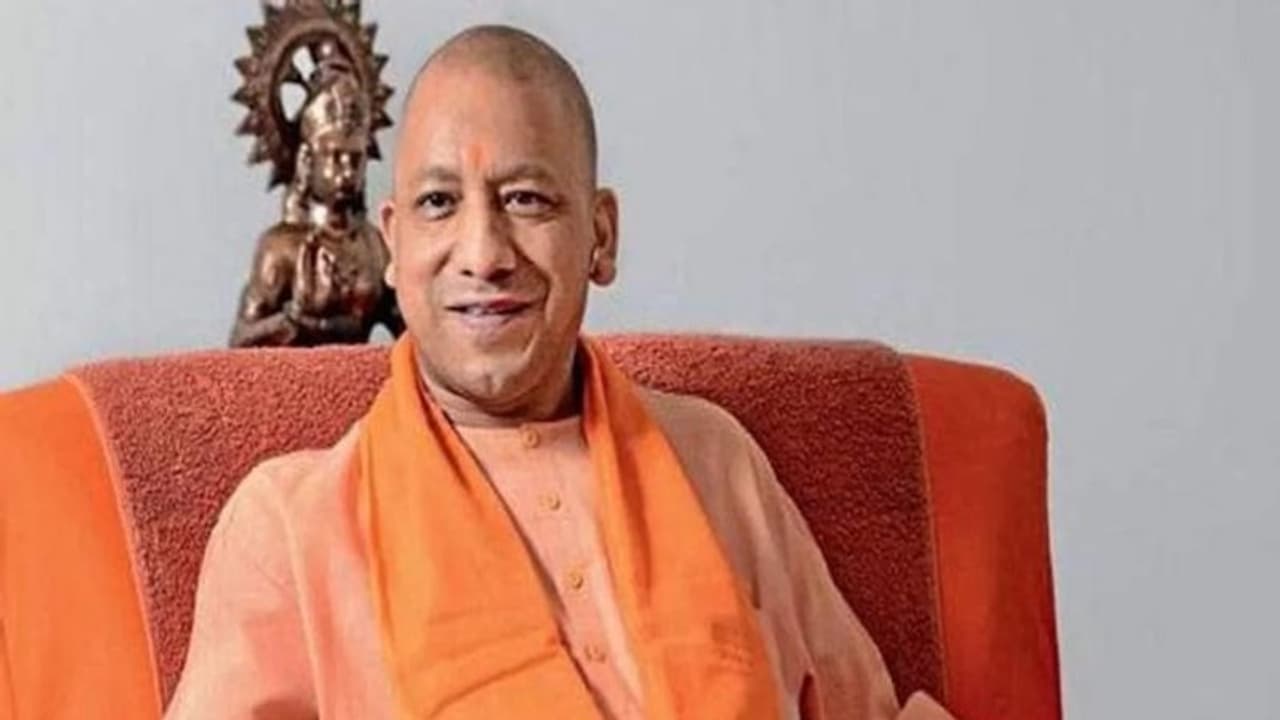 कोरोना संक्रमित कर्मचारी को 28 दिन पेड लीव, दुकान बंद होने पर भी देनी होगी कमर्चारियों को मजदूरी कोरोना संक्रमित कर्मचारी को 28 दिन पेड लीव, दुकान बंद होने पर भी देनी होगी कमर्चारियों को मजदूरी