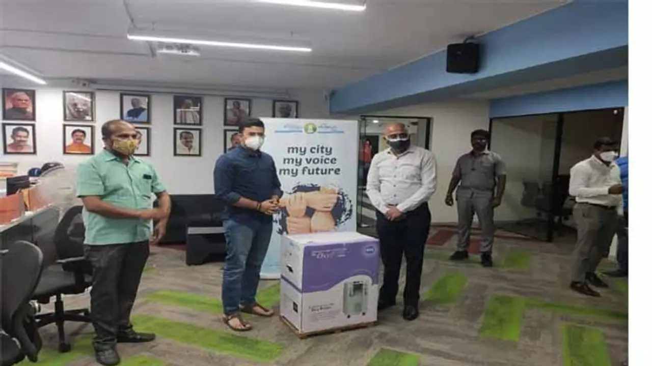 ఎంపీ రాజీవ్ చంద్రశేఖర్ ఉదారత: ఎన్బీఎఫ్ ఫౌండేషన్కి 15 ఆక్సిజన్ కాన్సన్ట్రేటర్ల అందజేత ఎంపీ రాజీవ్ చంద్రశేఖర్ ఉదారత: ఎన్బీఎఫ్ ఫౌండేషన్కి 15 ఆక్సిజన్ కాన్సన్ట్రేటర్ల అందజేత