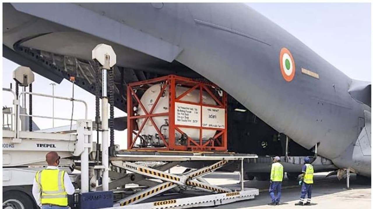 ഇന്ത്യയ്ക്ക് യുഎഇയുടെ സഹായഹസ്തം; ഓക്‌സിജന്‍ കണ്ടയ്‌നറുകള്‍ അയച്ചു