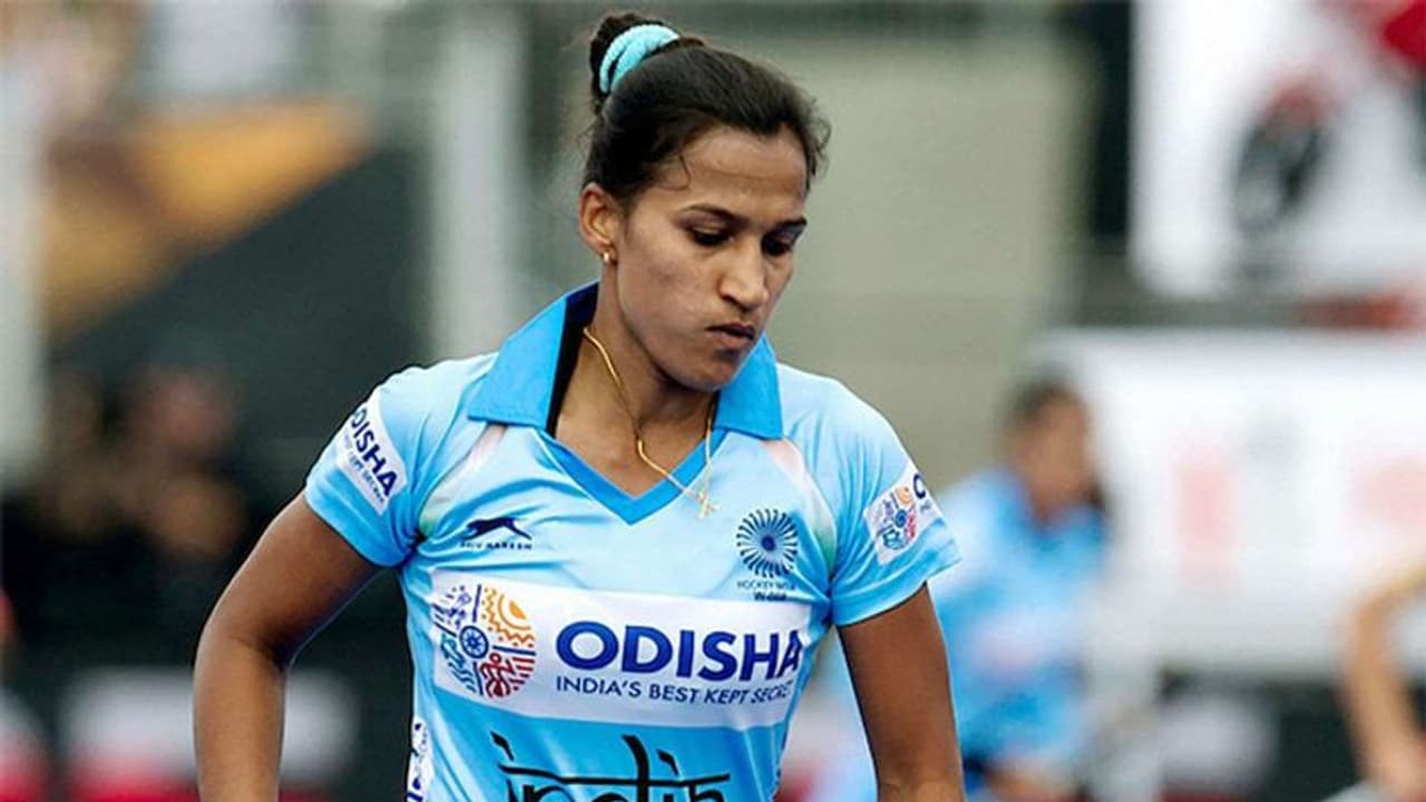 भारतीय महिला हॉकी टीम पर कोरोना का आक्रमण, कप्तान सहित 7 प्लेयर्स कोविड पॉजिटिव भारतीय महिला हॉकी टीम पर कोरोना का आक्रमण, कप्तान सहित 7 प्लेयर्स कोविड पॉजिटिव