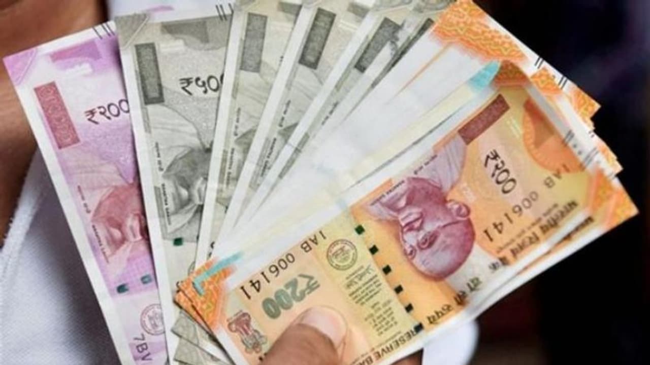 സർവകാല തകർച്ചയിൽ ഇന്ത്യൻ രൂപ; ഡോളറിനെതിരെ ഇന്ന് വ്യാപാരം അവസാനിപ്പിച്ചത് ഇതുവരെയുള്ള ഏറ്റവും കുറഞ്ഞ നിരക്കിൽ