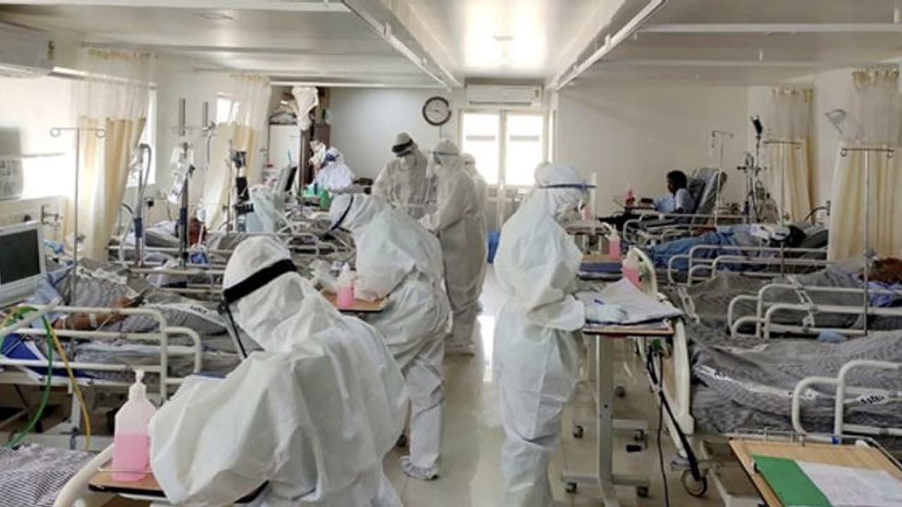 இந்தியாவுக்கே வழிகாட்டும் தமிழகம். மாநிலம் முழுவதும் 12,370 ஆக்சிஜன் படுக்கை வசதி. பணிகள் தீவீரம். இந்தியாவுக்கே வழிகாட்டும் தமிழகம். மாநிலம் முழுவதும் 12,370 ஆக்சிஜன் படுக்கை வசதி. பணிகள் தீவீரம்.