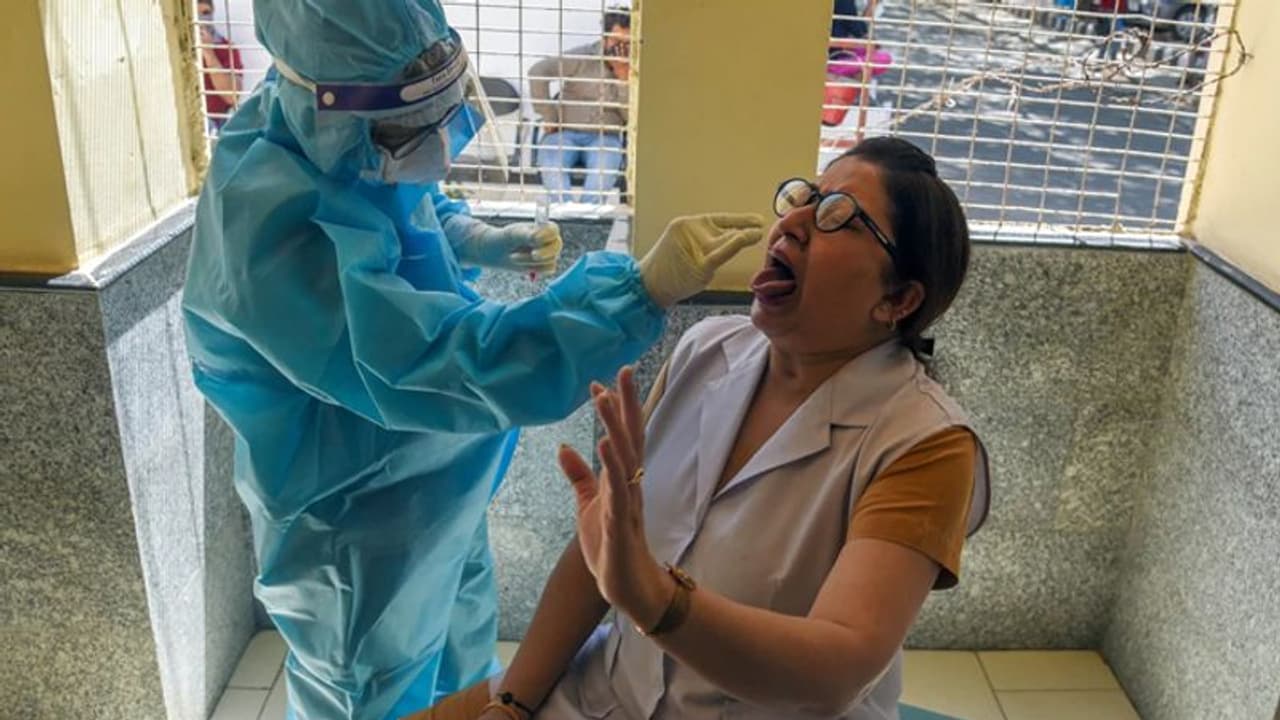 COVID 19 : ನಾಲ್ಕು ಬಾರಿ ಲಸಿಕೆ ಹಾಕಿಸಿಕೊಂಡ್ರೂ ಬಂತು ಕರೋನಾ!