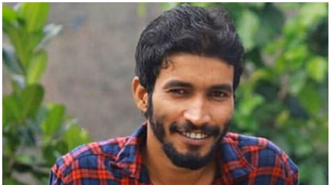 മാധ്യമപ്രവർത്തകൻ അഭിലാഷ് പടച്ചേരിയെ ആൻ്റി ടെററിസ്റ്റ് സ്ക്വാഡ് ചോദ്യം ചെയ്യുന്നു മാധ്യമപ്രവർത്തകൻ അഭിലാഷ് പടച്ചേരിയെ ആൻ്റി ടെററിസ്റ്റ് സ്ക്വാഡ് ചോദ്യം ചെയ്യുന്നു