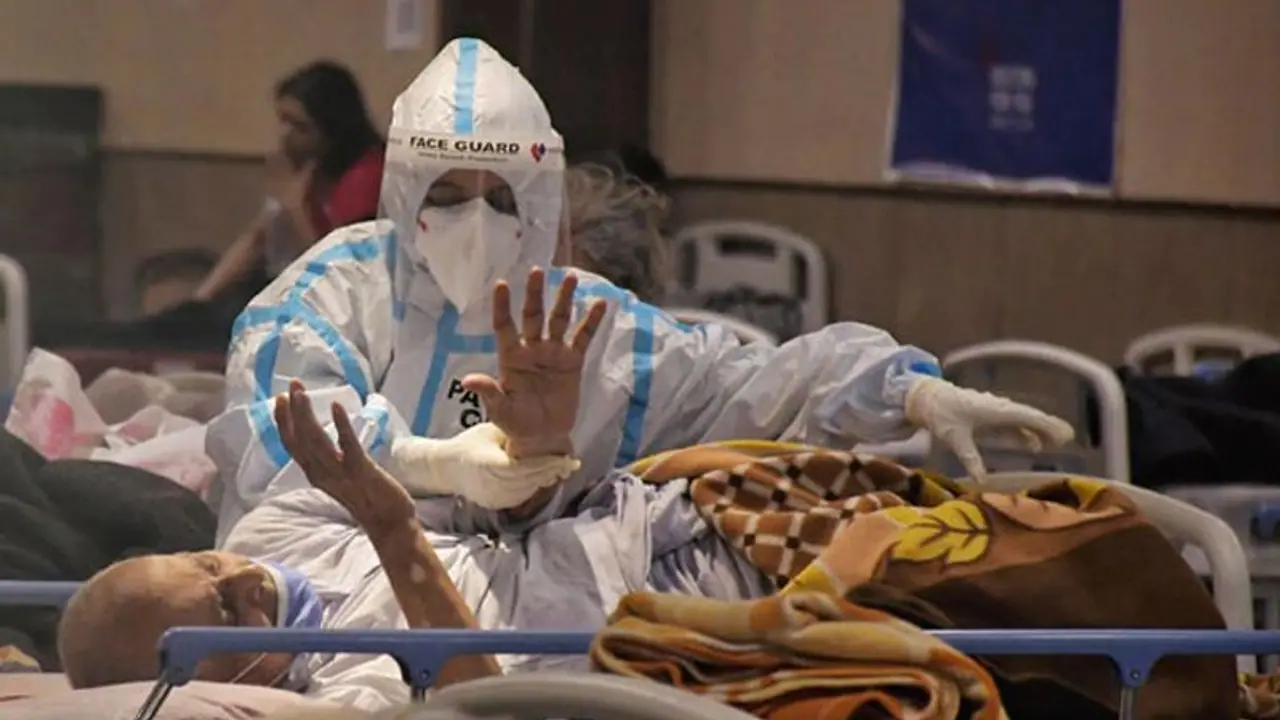 విషాదం : ఆస్పత్రిలో బెడ్ దొరకక.. కారులోనే తుదిశ్వాస విడిచిన మహిళ...