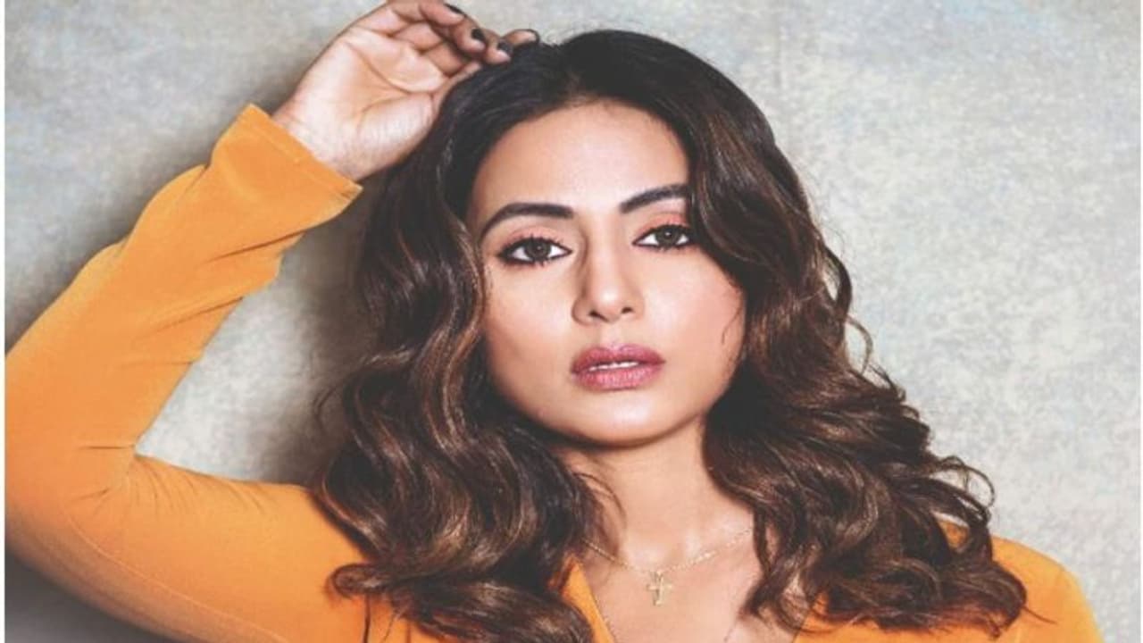 నటి హీనా ఖాన్కి కరోనా.. బ్యాక్ టూ బ్యాక్ చేదు వార్తలు నటి హీనా ఖాన్కి కరోనా.. బ్యాక్ టూ బ్యాక్ చేదు వార్తలు