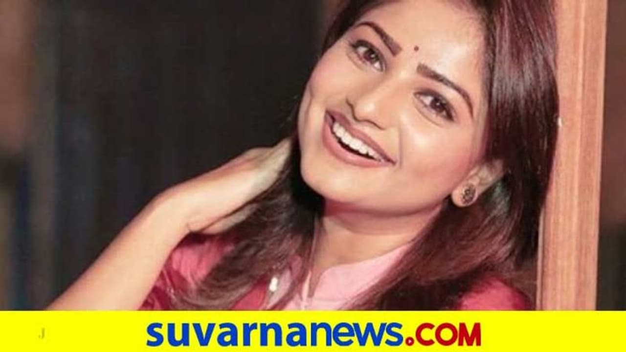 ಲವ್ ಯು ರಚ್ಚು’ ಕಲಾವಿದ ಸಾವು : ರಚಿತಾ ರಾಮ್ ವಿಚಾರಣೆ ಲವ್ ಯು ರಚ್ಚು’ ಕಲಾವಿದ ಸಾವು : ರಚಿತಾ ರಾಮ್ ವಿಚಾರಣೆ