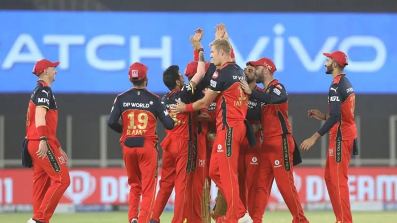 కరోనాపై యుద్ధానికి సాయంగా రూ.45 కోట్లు ప్రకటించిన రాయల్ ఛాలెంజర్స్ బెంగళూరు... కరోనాపై యుద్ధానికి సాయంగా రూ.45 కోట్లు ప్రకటించిన రాయల్ ఛాలెంజర్స్ బెంగళూరు...