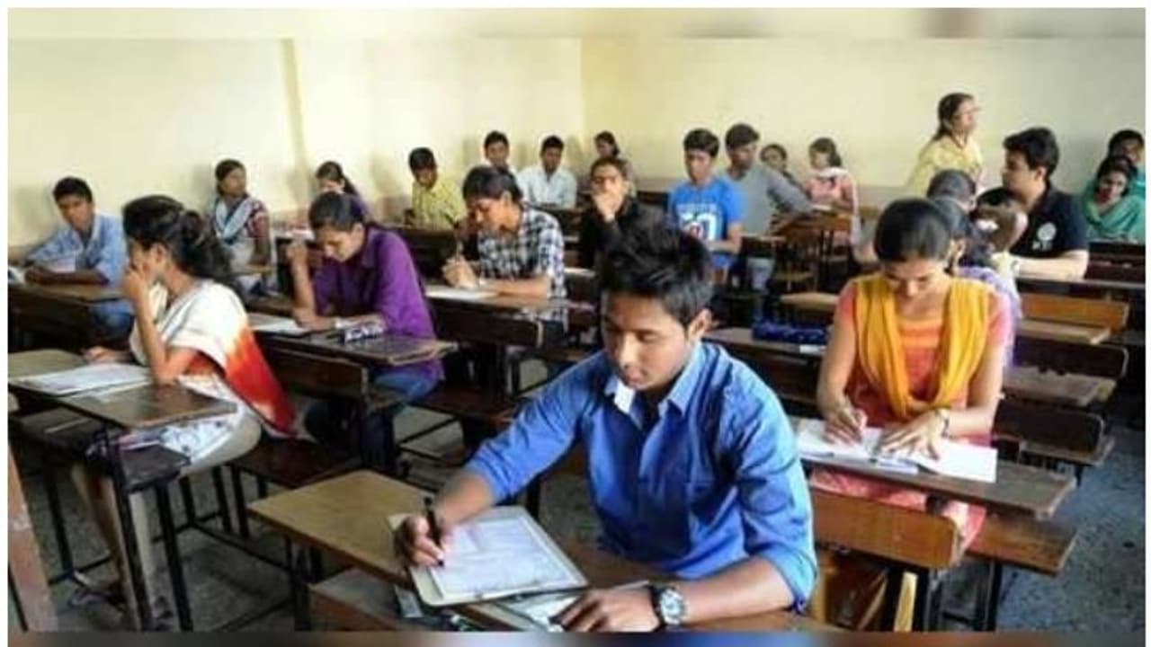 'ವಿದ್ಯಾರ್ಥಿಗಳ ಭವಿಷ್ಯದ ದೃಷ್ಟಿಯಿಂದ ಎಸ್ಎಸ್ಎಲ್ಸಿ, ಪಿಯು ಪರೀಕ್ಷೆ ನಡೆಸಿ' 'ವಿದ್ಯಾರ್ಥಿಗಳ ಭವಿಷ್ಯದ ದೃಷ್ಟಿಯಿಂದ ಎಸ್ಎಸ್ಎಲ್ಸಿ, ಪಿಯು ಪರೀಕ್ಷೆ ನಡೆಸಿ'