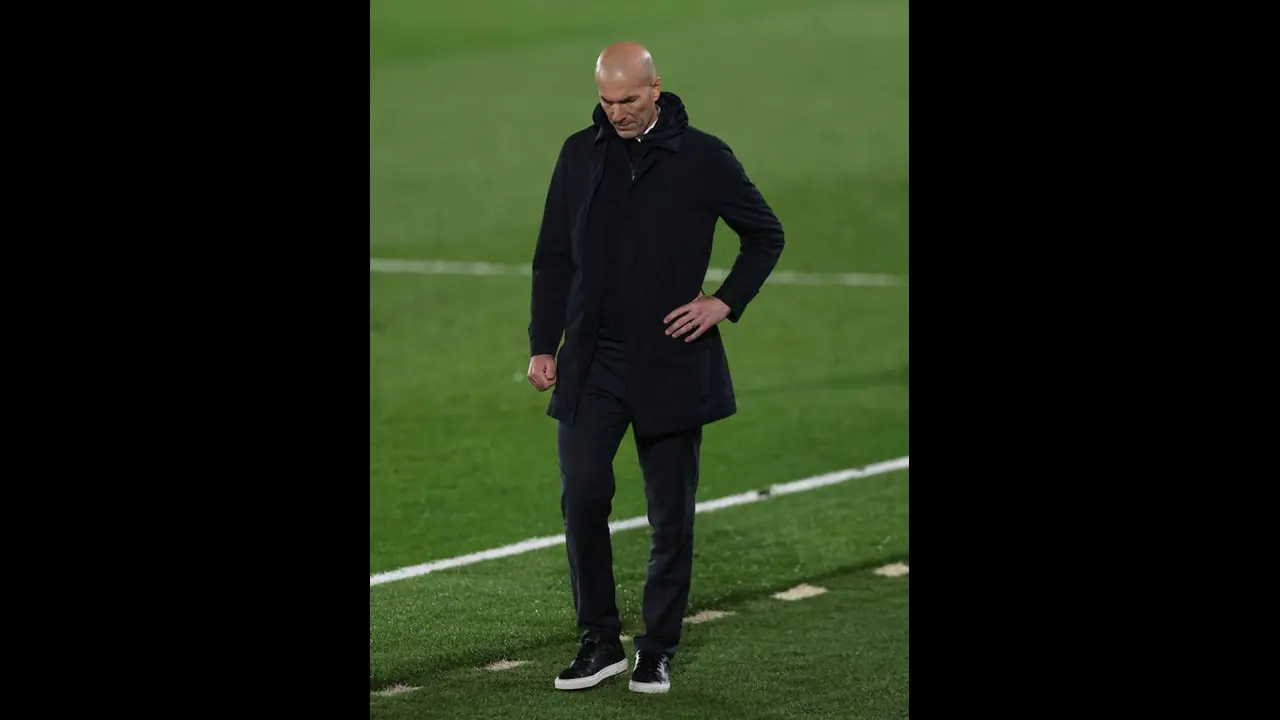 സിദാന് സീസണൊടുവില് റയല് വിട്ടേക്കും; പകരക്കാരായി പ്രമുഖര് പരിഗണനയില് സിദാന് സീസണൊടുവില് റയല് വിട്ടേക്കും; പകരക്കാരായി പ്രമുഖര് പരിഗണനയില്