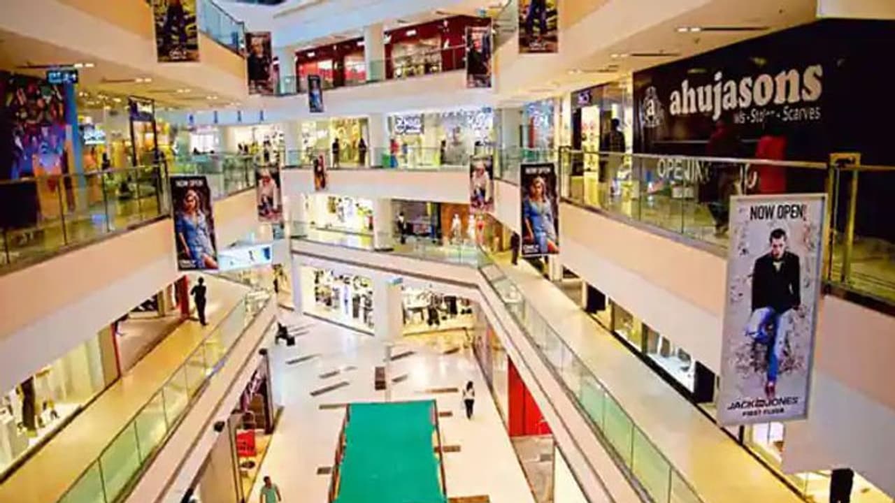 ಲಾಕ್ಡೌನ್ ಎಫೆಕ್ಟ್: ರಾಜ್ಯದ ಮಾಲ್ಗಳಲ್ಲಿ 1 ಲಕ್ಷಕ್ಕೂ ಹೆಚ್ಚು ಉದ್ಯೋಗ ನಷ್ಟ ಲಾಕ್ಡೌನ್ ಎಫೆಕ್ಟ್: ರಾಜ್ಯದ ಮಾಲ್ಗಳಲ್ಲಿ 1 ಲಕ್ಷಕ್ಕೂ ಹೆಚ್ಚು ಉದ್ಯೋಗ ನಷ್ಟ