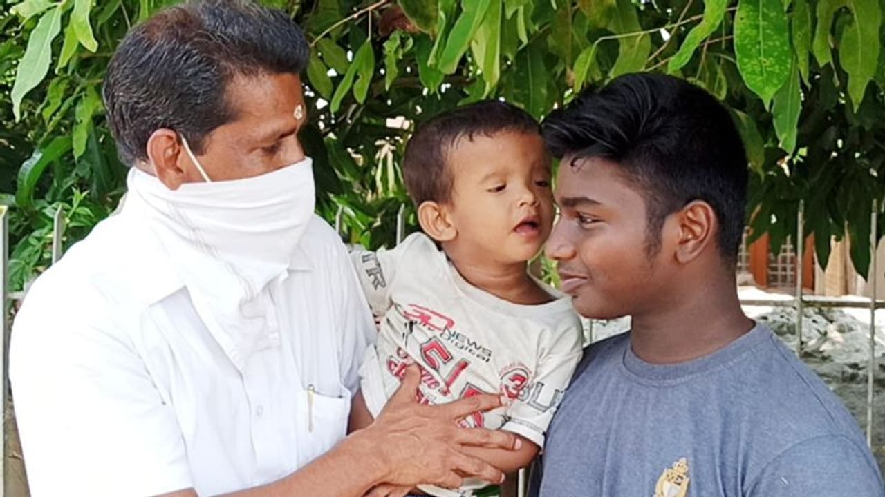 വെള്ളക്കെട്ടിലെ അനക്കം പിഞ്ചുകുഞ്ഞെന്ന് തിരിച്ചറിഞ്ഞ് ഇടപെടല്; രക്ഷകനായി പ്ലസ് വണ് വിദ്യാര്ഥി വെള്ളക്കെട്ടിലെ അനക്കം പിഞ്ചുകുഞ്ഞെന്ന് തിരിച്ചറിഞ്ഞ് ഇടപെടല്; രക്ഷകനായി പ്ലസ് വണ് വിദ്യാര്ഥി