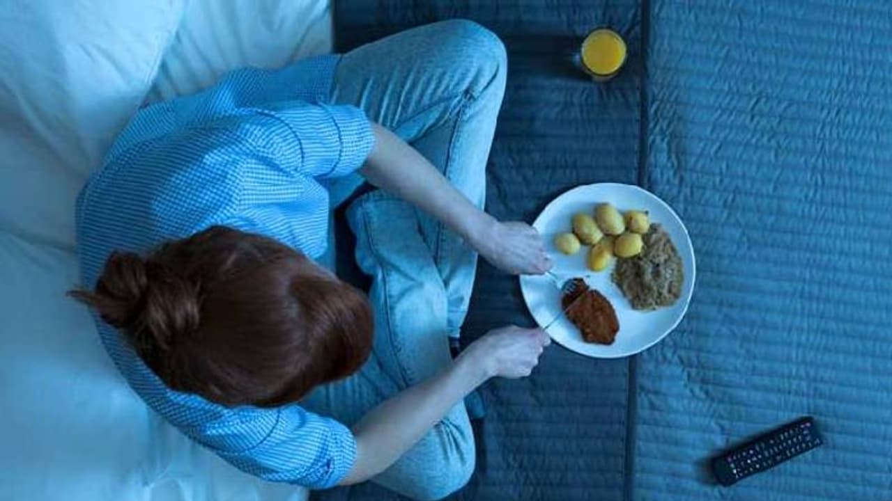 വണ്ണം കുറയ്ക്കാനുള്ള ശ്രമത്തിലാണോ? രാത്രി വിശക്കുമ്പോള് കഴിക്കാം ഈ ഭക്ഷണങ്ങള്... വണ്ണം കുറയ്ക്കാനുള്ള ശ്രമത്തിലാണോ? രാത്രി വിശക്കുമ്പോള് കഴിക്കാം ഈ ഭക്ഷണങ്ങള്...