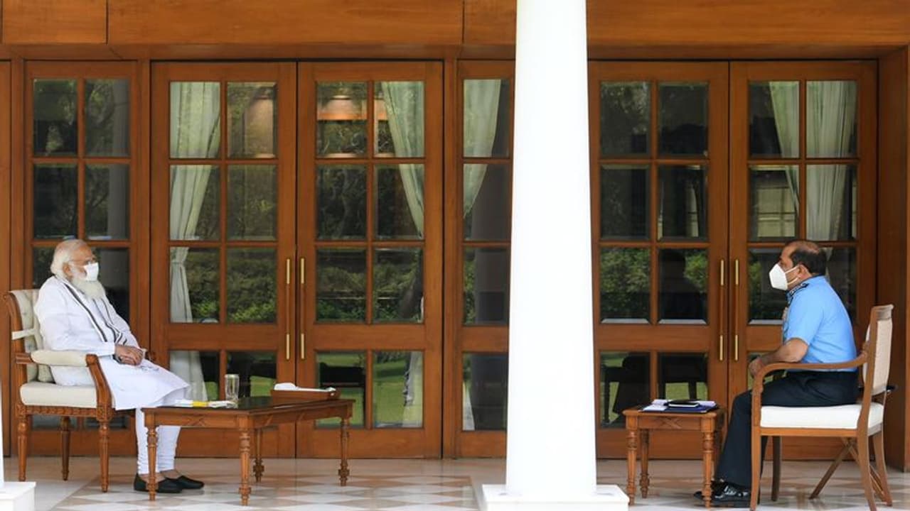 ವಾಯುಸೇನೆ ಜೊತೆ ಪ್ರಧಾನಿ ಮಹತ್ವದ ಚರ್ಚೆ; ಕೊರೋನಾ ಕಾರ್ಯಚರಣೆ ಕುರಿತು ಪರಿಶೀಲನೆ! ವಾಯುಸೇನೆ ಜೊತೆ ಪ್ರಧಾನಿ ಮಹತ್ವದ ಚರ್ಚೆ; ಕೊರೋನಾ ಕಾರ್ಯಚರಣೆ ಕುರಿತು ಪರಿಶೀಲನೆ!