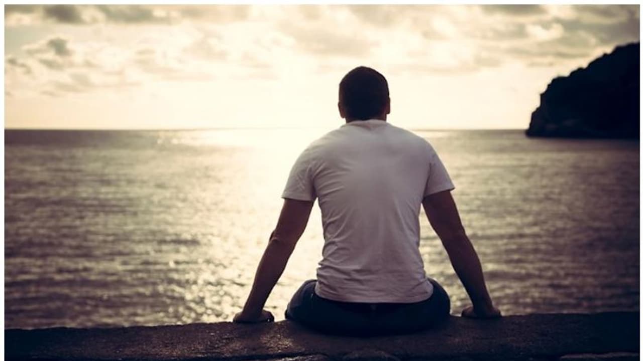 മധ്യവയസ്കരിലെ ഏകാന്തത കാൻസറിനുള്ള സാധ്യത വർധിപ്പിക്കുമെന്ന് പഠനം മധ്യവയസ്കരിലെ ഏകാന്തത കാൻസറിനുള്ള സാധ്യത വർധിപ്പിക്കുമെന്ന് പഠനം