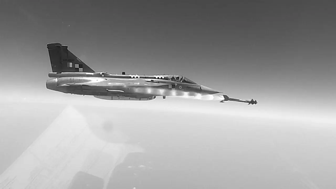 Light Combat Aircraft Tejas adds 5th generation Python 5 Air to Air Missile to its weapons capability