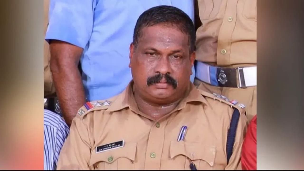 വിരമിക്കാൻ ഒരു മാസം; കൊവിഡ് ബാധിച്ച് തിരുവനന്തപുരത്ത് എസ്ഐ മരിച്ചു വിരമിക്കാൻ ഒരു മാസം; കൊവിഡ് ബാധിച്ച് തിരുവനന്തപുരത്ത് എസ്ഐ മരിച്ചു