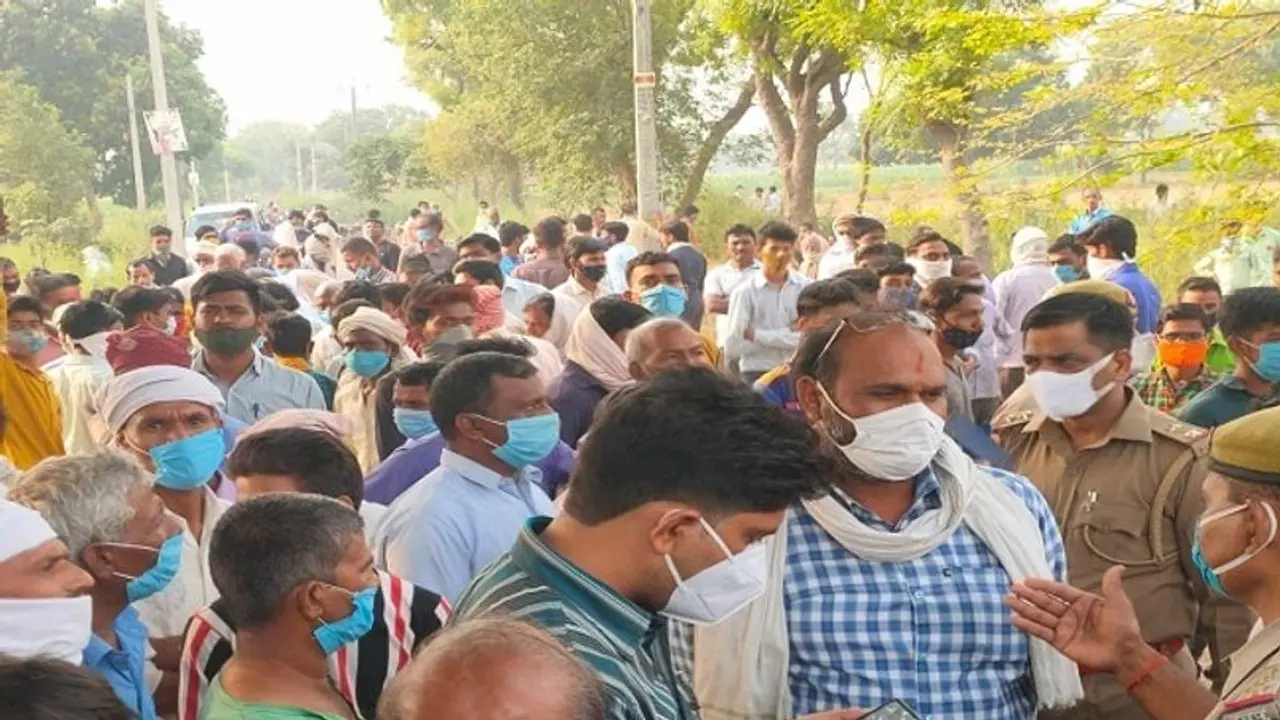 UP पंचायत चुनावः मतदान केंद्र से 500 मतपत्र चोरी, वोट देने आए वोटर्स ने किया हंगामा UP पंचायत चुनावः मतदान केंद्र से 500 मतपत्र चोरी, वोट देने आए वोटर्स ने किया हंगामा