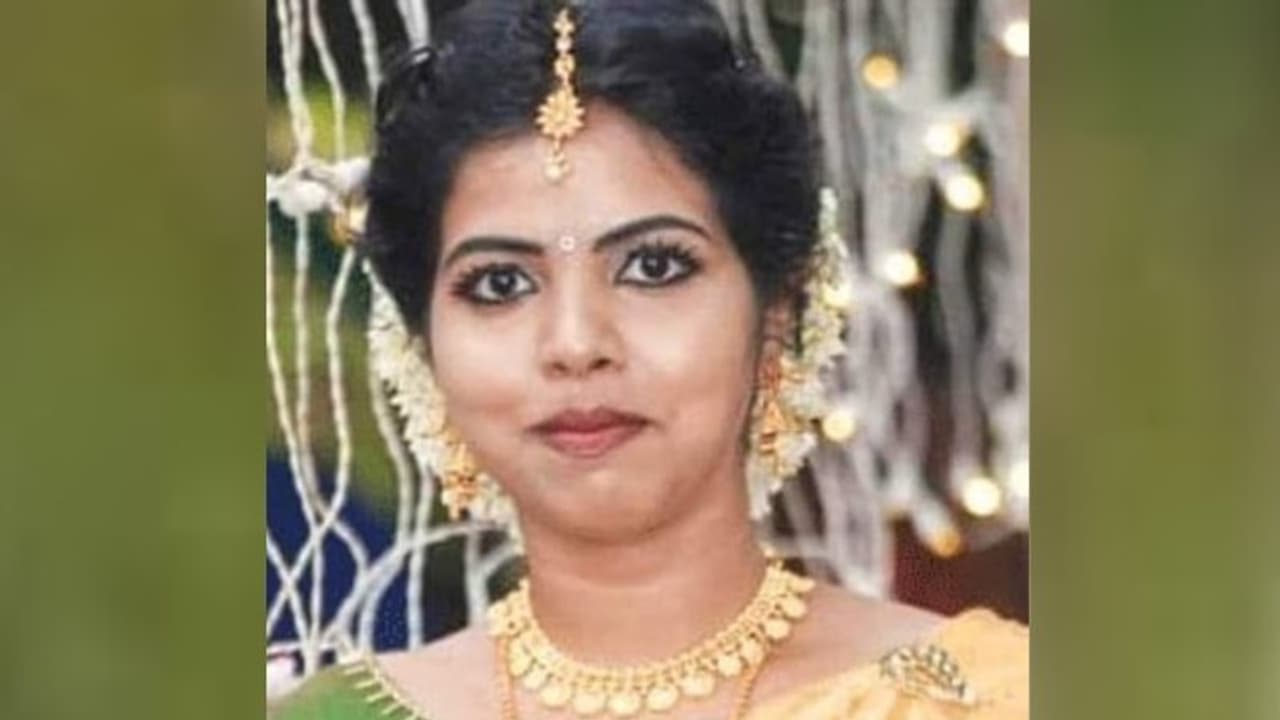 പ്രസവത്തിനുശേഷം വീട്ടിലെത്തിയ യുവതി കൊവിഡ് ബാധിച്ച് മരിച്ചു