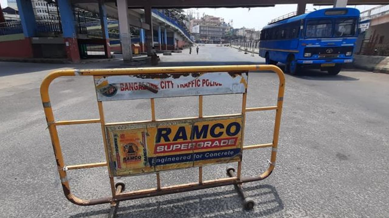 ಕೋವಿಡ್ : ಕಾರವಾರವೀಗ ನಿರ್ಬಂಧಿತ ಪ್ರದೇಶ ಕೋವಿಡ್ : ಕಾರವಾರವೀಗ ನಿರ್ಬಂಧಿತ ಪ್ರದೇಶ