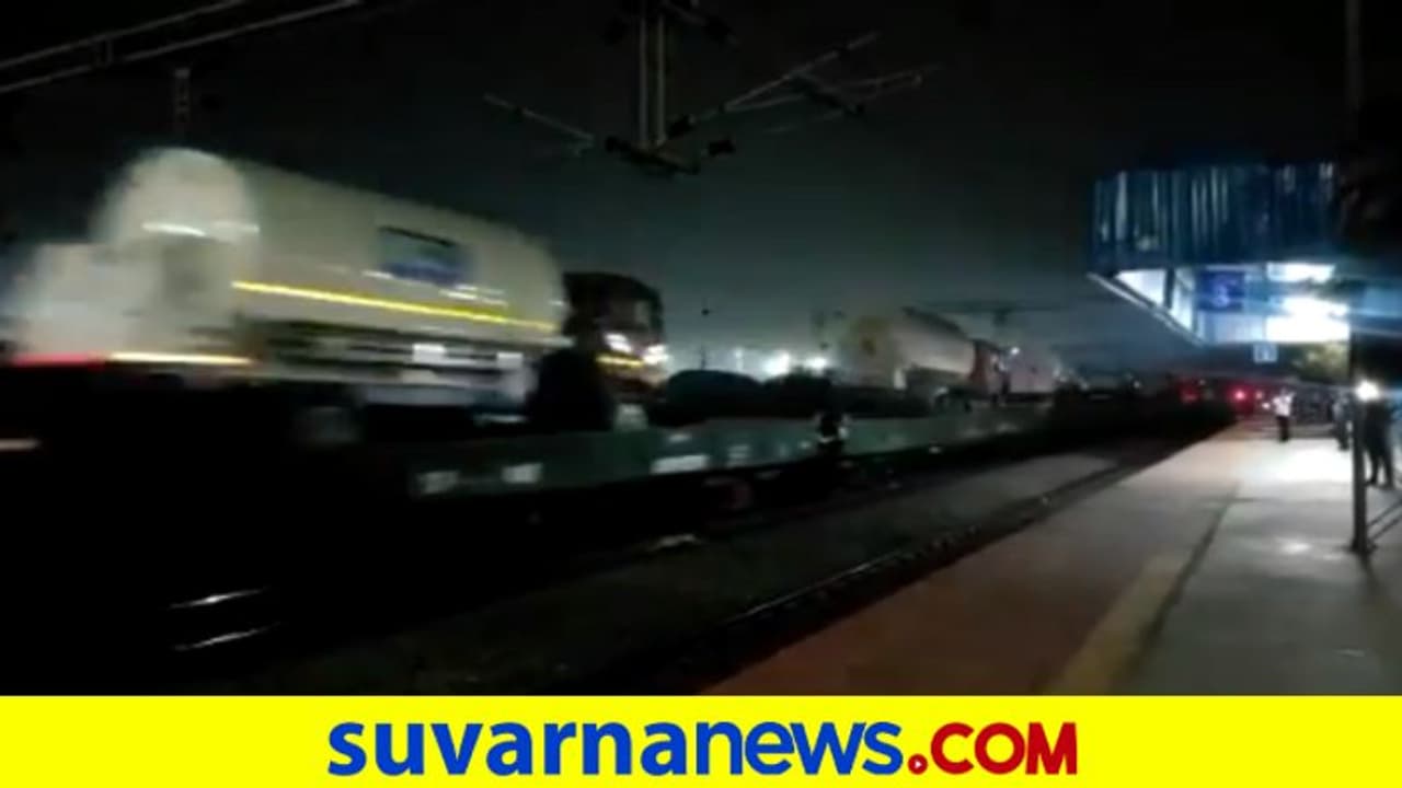 ಪಾಕ್ನಿಂದ ಭಾರತಕ್ಕೆ ಸಾಲು ಸಾಲು ಆಕ್ಸಿಜನ್ ಟ್ಯಾಂಕರ್ ? ಪಾಕ್ನಿಂದ ಭಾರತಕ್ಕೆ ಸಾಲು ಸಾಲು ಆಕ್ಸಿಜನ್ ಟ್ಯಾಂಕರ್ ?