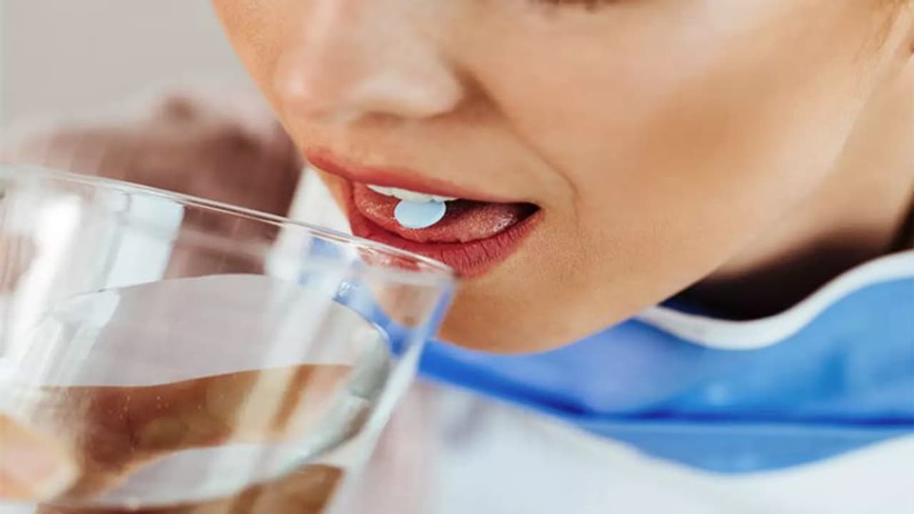 Paracetamol Side Effects: పారాసెటమాల్ టాబ్లెట్లను అతిగా మింగితే ఎంత డేంజరో తెలుసా..? Paracetamol Side Effects: పారాసెటమాల్ టాబ్లెట్లను అతిగా మింగితే ఎంత డేంజరో తెలుసా..?