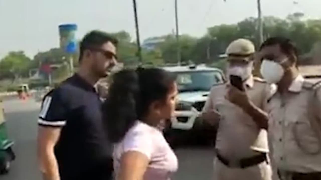 మారని జనం : ఆ రాష్ట్రంలో ఒక్కరోజే మాస్కులేని 22వేల మందిపై కేసులు.. !! మారని జనం : ఆ రాష్ట్రంలో ఒక్కరోజే మాస్కులేని 22వేల మందిపై కేసులు.. !!