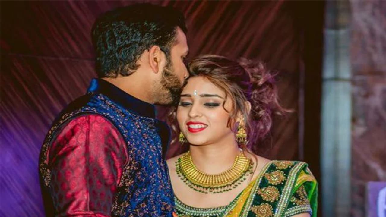 'ಬದಲಿ ಬೆರಳುಗಳನ್ನು ಕಳಿಸಿಕೊಡಿ': ರೋಹಿತ್ ಶರ್ಮಾ ಶತಕದ ಬೆನ್ನಲ್ಲೇ ಪತ್ನಿ ರಿತಿಕಾ ಪೋಸ್ಟ್ ವೈರಲ್‌..!