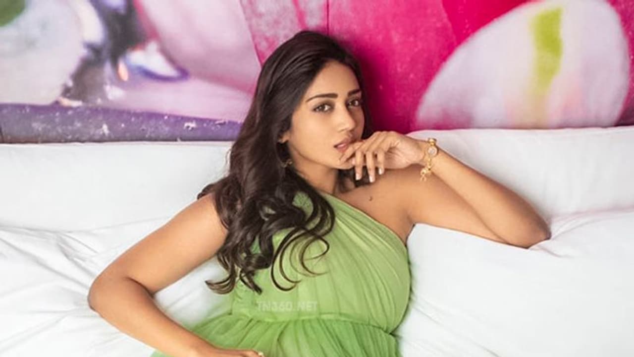 என்ன கொடுமை இது... ஆர்டர் செய்த உணவில் இரண்டு முறை கரப்பான் பூச்சி..! காண்டான நிவேதா பெத்துராஜ்..! என்ன கொடுமை இது... ஆர்டர் செய்த உணவில் இரண்டு முறை கரப்பான் பூச்சி..! காண்டான நிவேதா பெத்துராஜ்..!