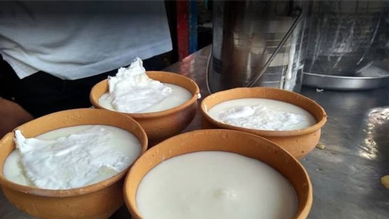 पड़ोस से लाई लस्सी बनी जहर, पीने से अब तक 3 लोगों की मौत, 4 की हालत नाजुक पड़ोस से लाई लस्सी बनी जहर, पीने से अब तक 3 लोगों की मौत, 4 की हालत नाजुक