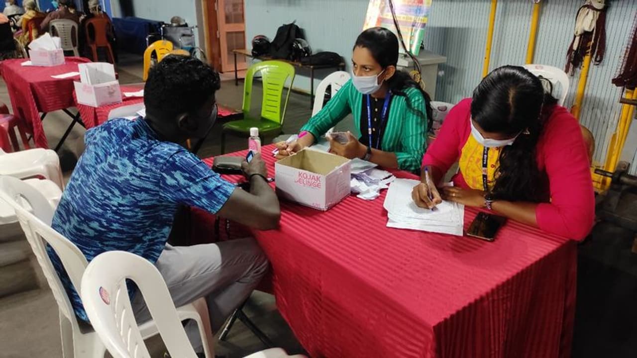 PM praises Kerala health care workers and nurses for zero vaccine wastage PM praises Kerala health care workers and nurses for zero vaccine wastage
