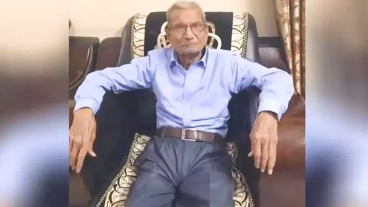 Bombay high court pays glowing tributes to RSS man Narayan Dabhadkar for his sacrifice Bombay high court pays glowing tributes to RSS man Narayan Dabhadkar for his sacrifice