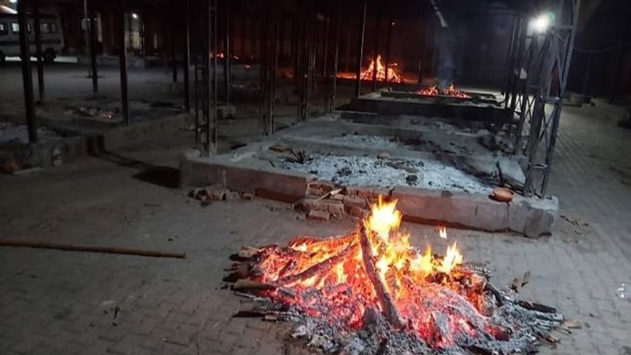 As over 1,200 COVID victims' ashes remain unclaimed, Karnataka government to conduct final rites As over 1,200 COVID victims' ashes remain unclaimed, Karnataka government to conduct final rites