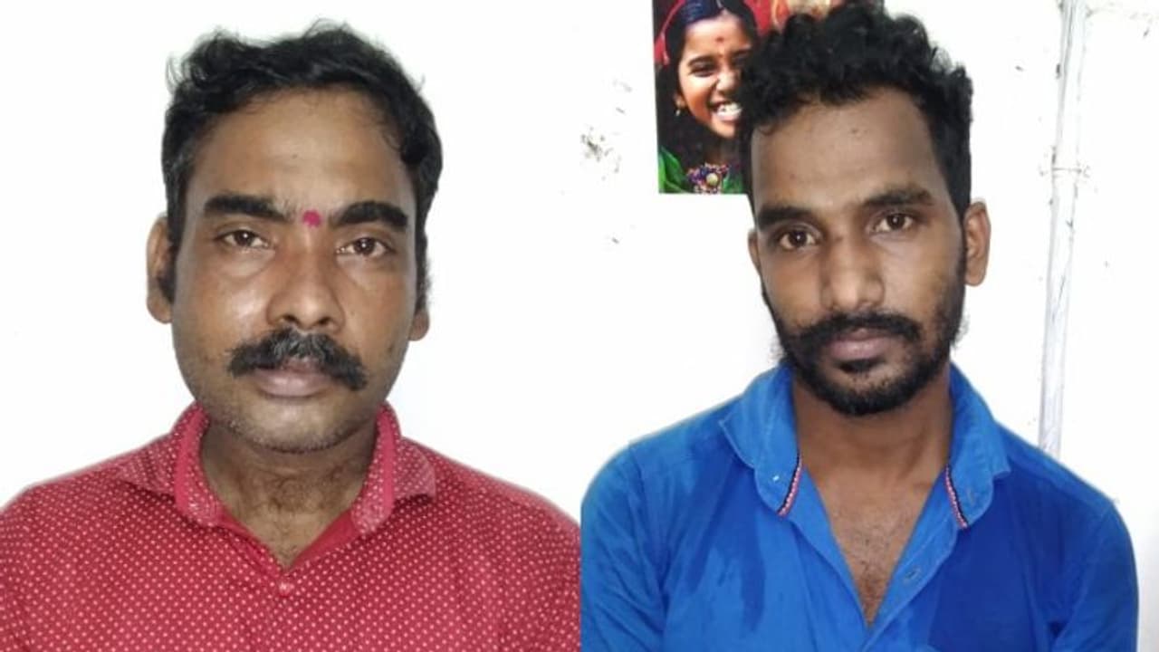 കക്കൂസ് മാലിന്യം തള്ളുന്നതിനിടെ ടാങ്കർ ലോറിയിൽ നിന്ന് ഓടി രക്ഷപ്പെട്ടവരെ പിടികൂടി കക്കൂസ് മാലിന്യം തള്ളുന്നതിനിടെ ടാങ്കർ ലോറിയിൽ നിന്ന് ഓടി രക്ഷപ്പെട്ടവരെ പിടികൂടി