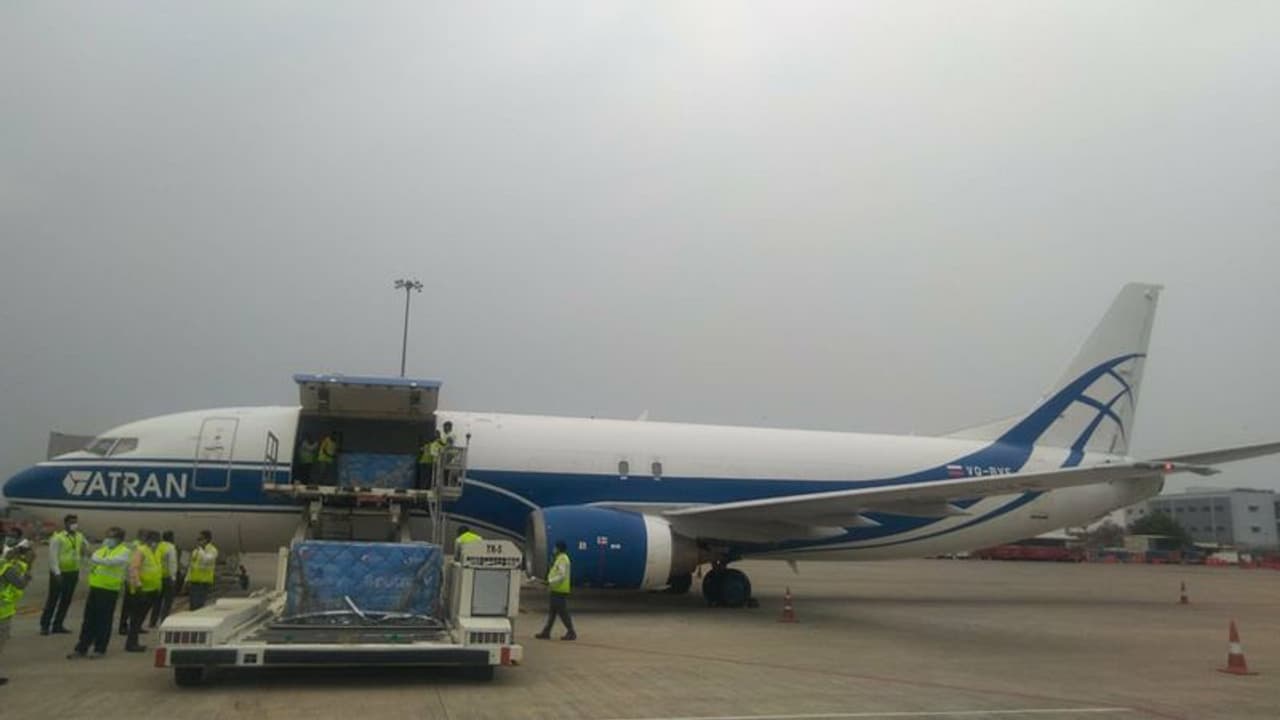 భారత్ కి ఆక్సీజన్ సాయం.. అతి పెద్ద కార్గో విమానంలో..! భారత్ కి ఆక్సీజన్ సాయం.. అతి పెద్ద కార్గో విమానంలో..!