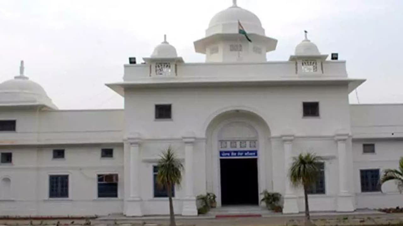 PPSC: 1046 पदों के लिए निकली भर्ती, सिलेक्ट हुए कैंडिडेट्स को मिलेगी 47 हजार रुपए सैलरी PPSC: 1046 पदों के लिए निकली भर्ती, सिलेक्ट हुए कैंडिडेट्स को मिलेगी 47 हजार रुपए सैलरी