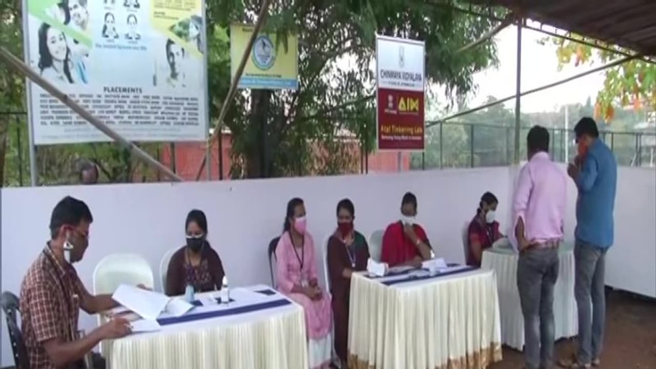 17 இடங்களில் திமுக முன்னிலை..! பின் தொடரும் அதிமுக..! 17 இடங்களில் திமுக முன்னிலை..! பின் தொடரும் அதிமுக..!