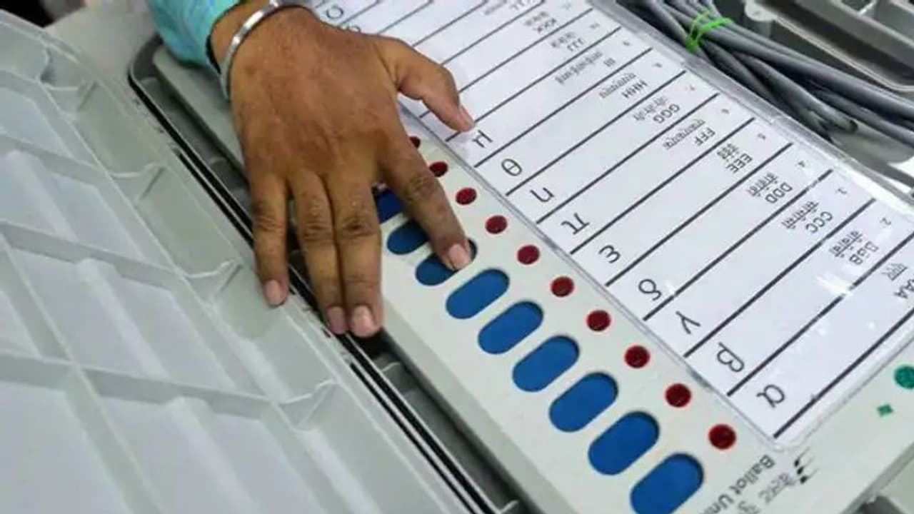 ಇವಿಎಂ ಮರಳಿಸದಿದ್ದರೆ 2022ರ ಚುನಾವಣೆ ಕಷ್ಟ ಇವಿಎಂ ಮರಳಿಸದಿದ್ದರೆ 2022ರ ಚುನಾವಣೆ ಕಷ್ಟ