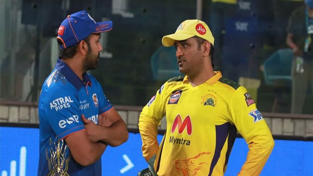 ఆట మర్చిపోయి రోహిత్ ధోనీ ముచ్చట..వీడియో వైరల్