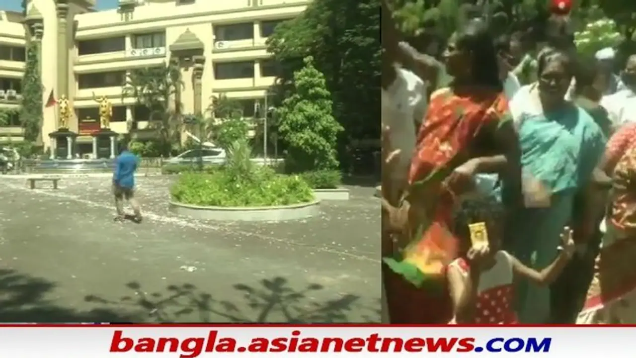 নির্বাচন কমিশনের কড়া চিঠি, তামিলনাড়ু থেকে বাংলায় কি স্তব্ধ হবে দলীয় কর্মীদের উল্লাস নির্বাচন কমিশনের কড়া চিঠি, তামিলনাড়ু থেকে বাংলায় কি স্তব্ধ হবে দলীয় কর্মীদের উল্লাস