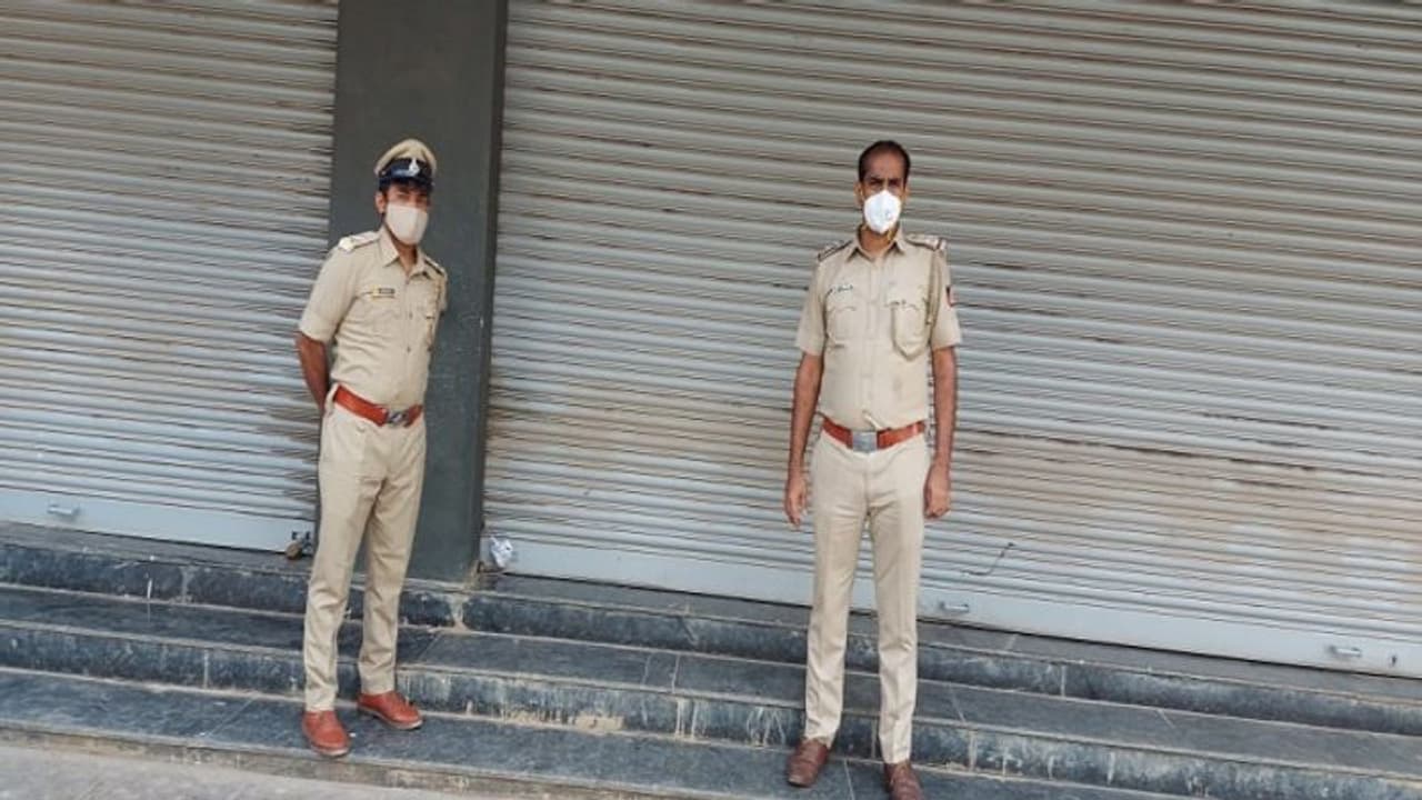 ಜನತಾ ಕರ್ಫ್ಯೂವನ್ನೇ ದಂಧೆ ಮಾಡಿಕೊಂಡ ವೈನ್‌ ಶಾಪ್‌ಗಳು!