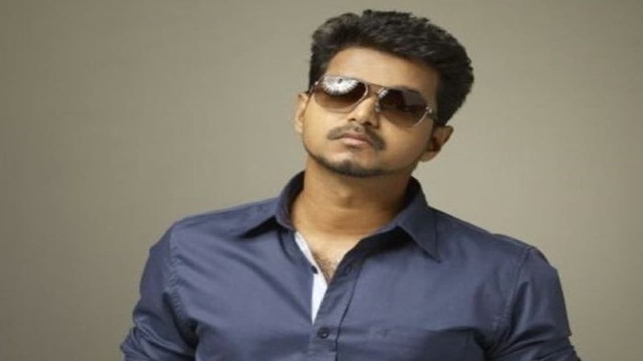 `దళపతి` విజయ్ డైరెక్ట్ తెలుగు సినిమా.. డైరెక్టర్ ఎవరంటే? `దళపతి` విజయ్ డైరెక్ట్ తెలుగు సినిమా.. డైరెక్టర్ ఎవరంటే?