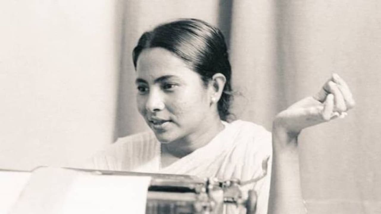 മമതയ്ക്ക് അഭിനന്ദനങ്ങള്, വൈറലായി 1980 കളിലെ ആ ചിത്രം! മമതയ്ക്ക് അഭിനന്ദനങ്ങള്, വൈറലായി 1980 കളിലെ ആ ചിത്രം!