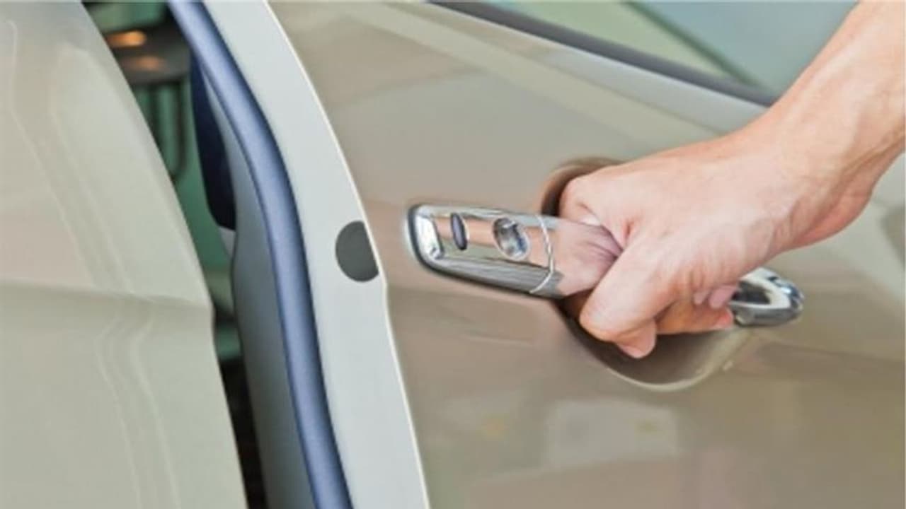 ഉടമ അറിയാതെ വാഹനം കൈവിട്ട് പോകും, ഇക്കാര്യം ശ്രദ്ധിച്ചില്ലെങ്കില്; എംവിഡിയുടെ മുന്നറിയിപ്പ് ഇങ്ങനെ ഉടമ അറിയാതെ വാഹനം കൈവിട്ട് പോകും, ഇക്കാര്യം ശ്രദ്ധിച്ചില്ലെങ്കില്; എംവിഡിയുടെ മുന്നറിയിപ്പ് ഇങ്ങനെ