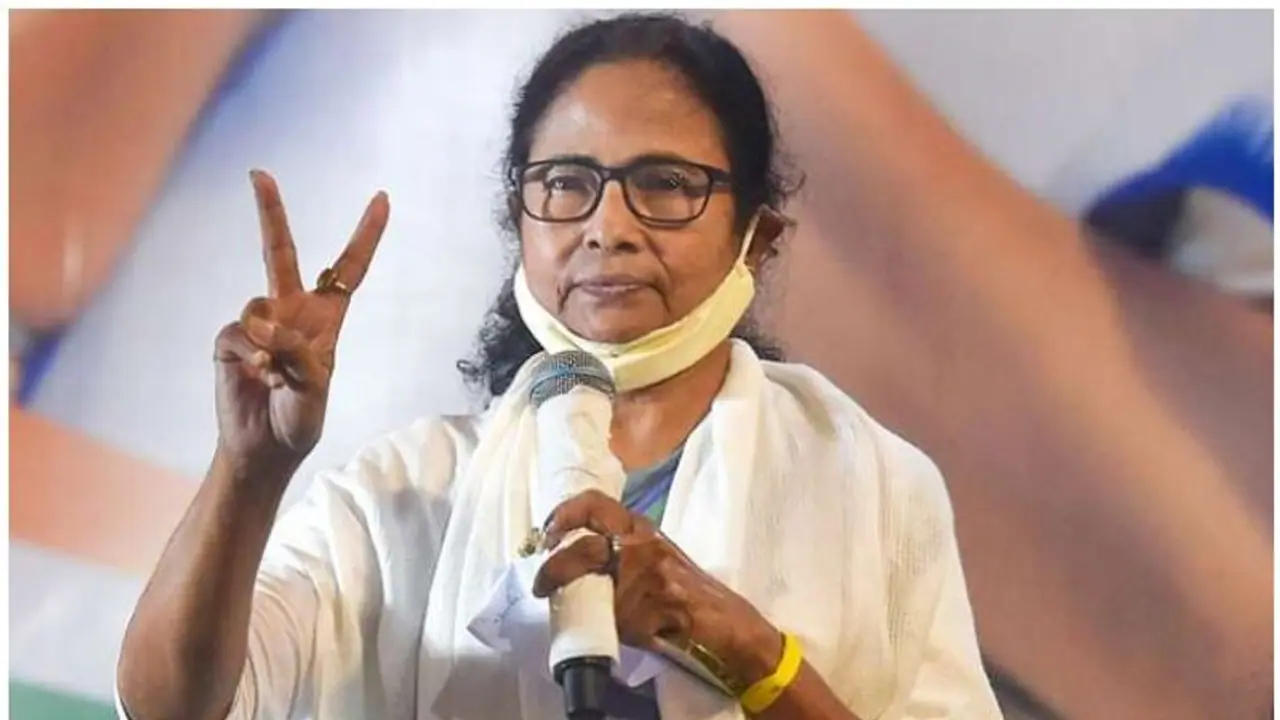 দিদি র হ্যাট্রিক, নবান্নে আবারও হাওয়াই চটি, শুভেচ্ছা জানালো টলিউড