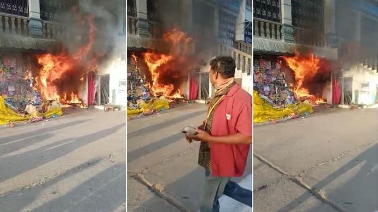 తిరుమలలో అగ్నిప్రమాదం.. 6 దుకాణాలు దగ్ధం.. ! (వీడియో) తిరుమలలో అగ్నిప్రమాదం.. 6 దుకాణాలు దగ్ధం.. ! (వీడియో)