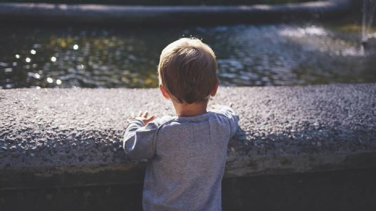 18 ലക്ഷം രൂപയ്ക്ക് മകനെ വിറ്റ് ടൂറുപോയി, ചൈനയിൽ അച്ഛൻ കസ്റ്റഡിയിൽ