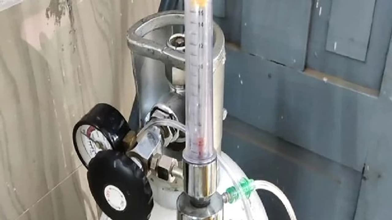 ஆக்ஸிஜன் தட்டுப்பாட்டால் நோயாளிகள் யாரும் உயிரிழக்கவில்லை.. செங்கல்பட்டு ஆட்சியர் ஜான் லூயிஸ் தகவல்..! ஆக்ஸிஜன் தட்டுப்பாட்டால் நோயாளிகள் யாரும் உயிரிழக்கவில்லை.. செங்கல்பட்டு ஆட்சியர் ஜான் லூயிஸ் தகவல்..!