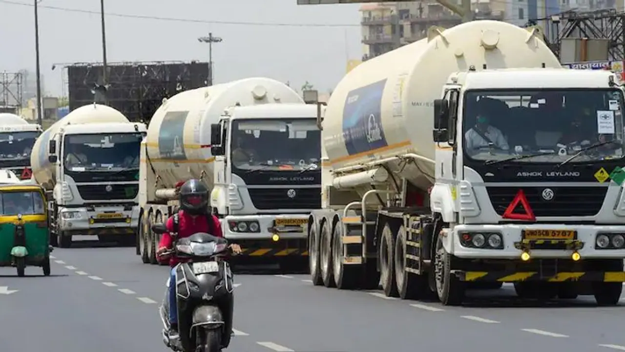 Delhi HC pulls up Centre for not supplying oxygen, issues notice for contempt